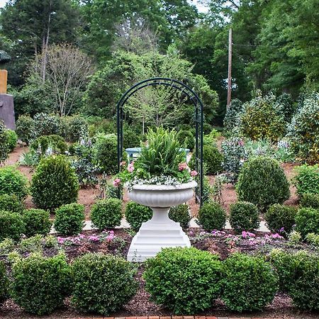 The Duke Mansion Bed & Breakfast Charlotte Exterior photo