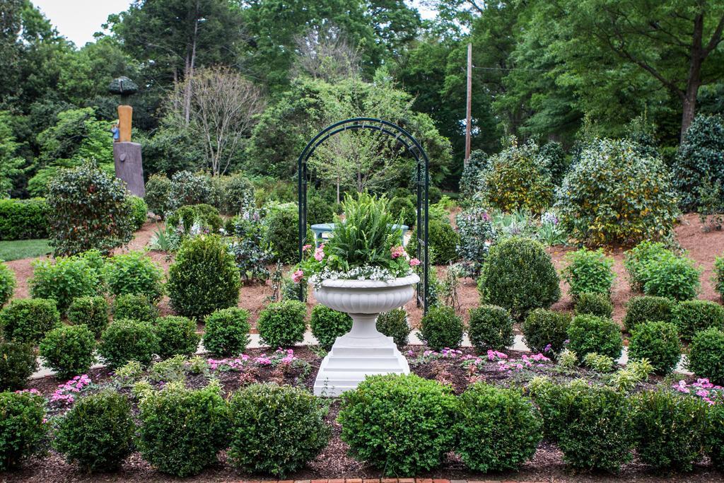 The Duke Mansion Bed & Breakfast Charlotte Exterior photo